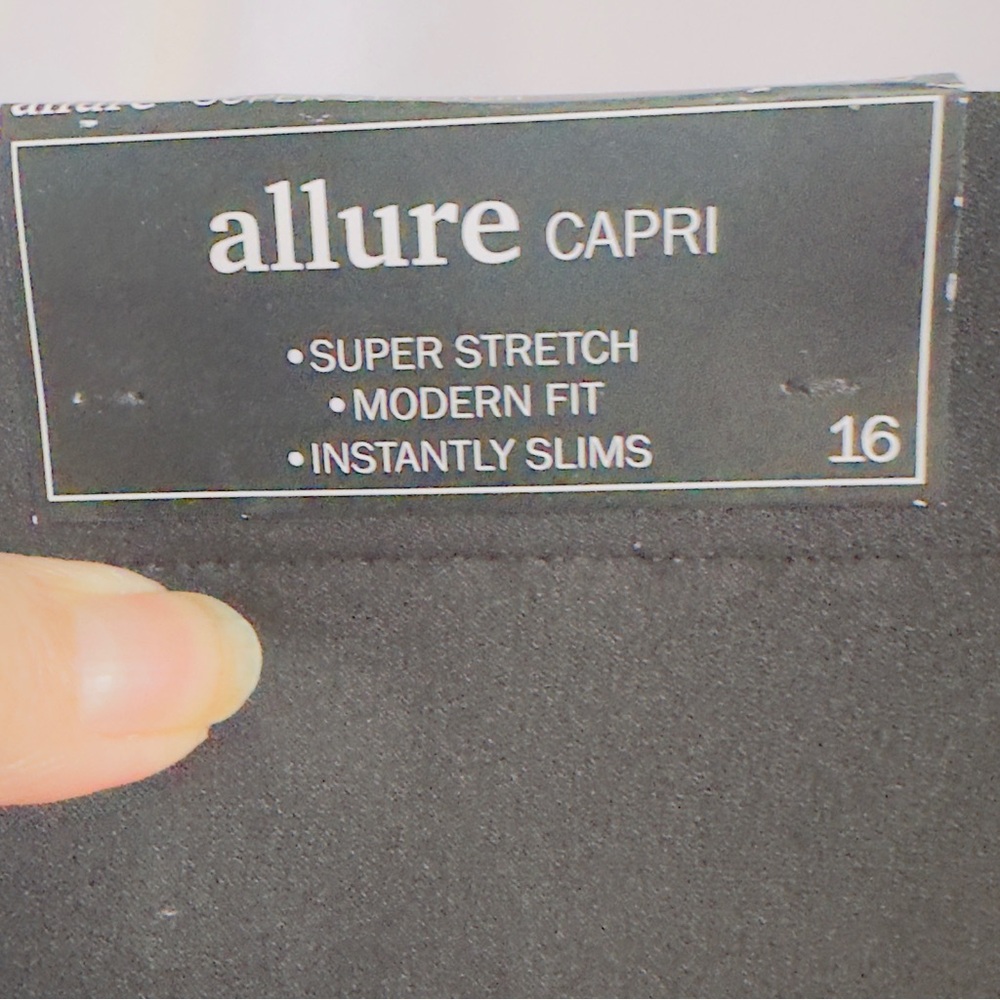 NWT Alfred Dunner Classics 2020 Black Allure Capri SZ 16 Pull On Pants Super - Picture 9 of 16